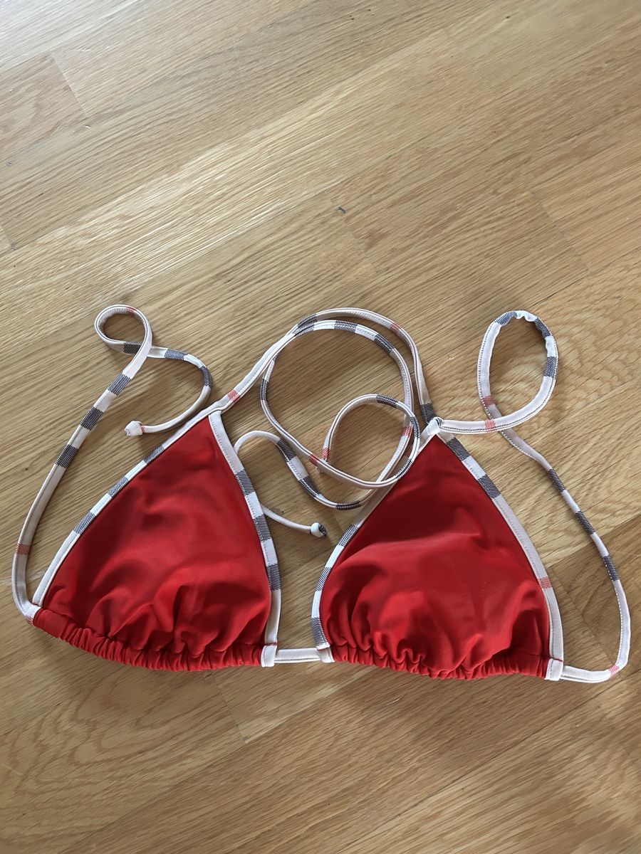 Burberry Costumi da bagno & Bikini: Burberry Bikini rot Grösse M – Nuovo (secondo la descrizione) da Binningen venduto da san_bcg5