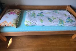 Kinderhochbett inklusiv Rost und Matratze