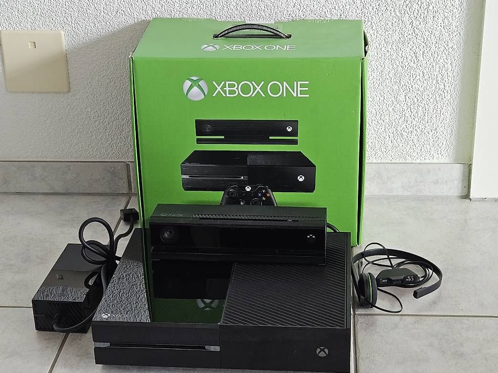 Microsoft Console: Xbox One mit Kinect Originalverpackt – Usato da Worb venduto da MisterSunshine