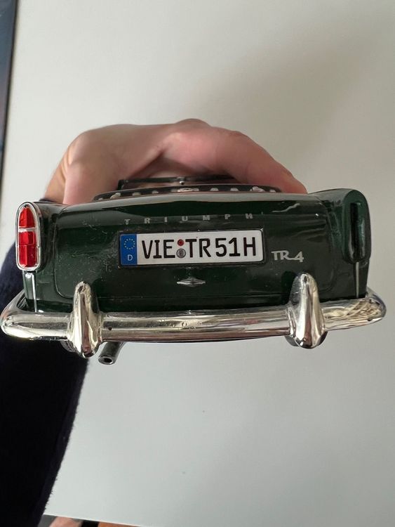 Pride In Details Triumph TR4 Modellauto - Maßstab 1:92 Mit Sockel & Box