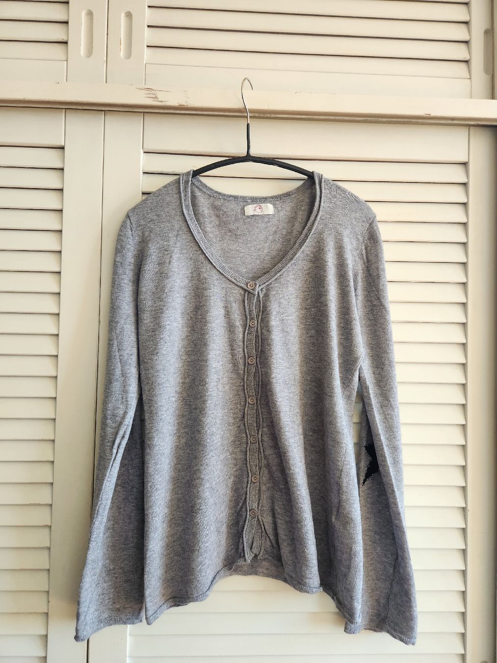 Des Petits Hauts Pullover & Sweatshirts: Des Petits Hauts cardigan gris  – Gebraucht aus Lausanne von man_rw9q