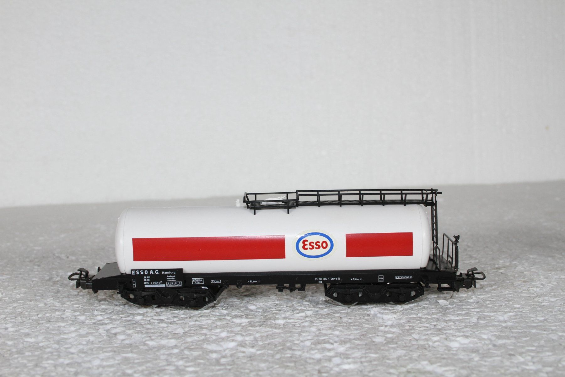 Märklin Modellini di ferrovie: Märklin 4650  DB Esso Kesselwagen – Usato da Triesen venduto da gleis8