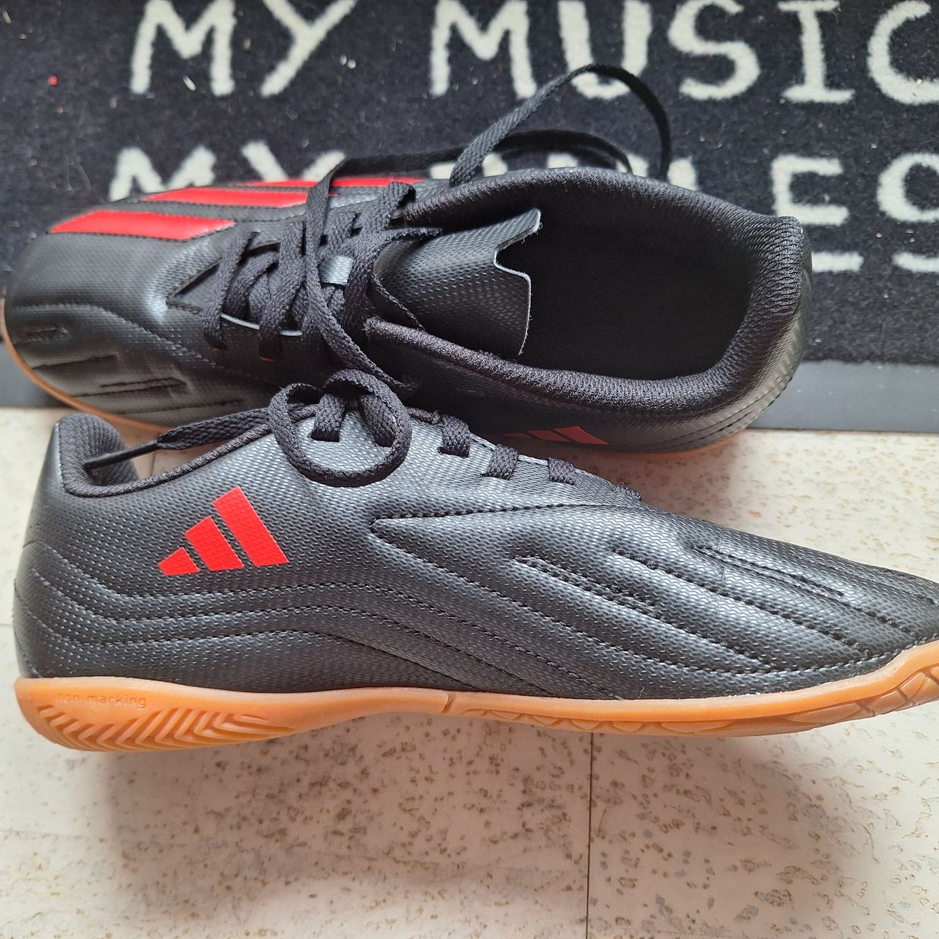 Adidas Scarpe da uomo: Adidas Hallenturnschuhe Gr.37, Neu – Nuovo e nell'imballaggio originale da Hettenschwil venduto da Schneuggi2