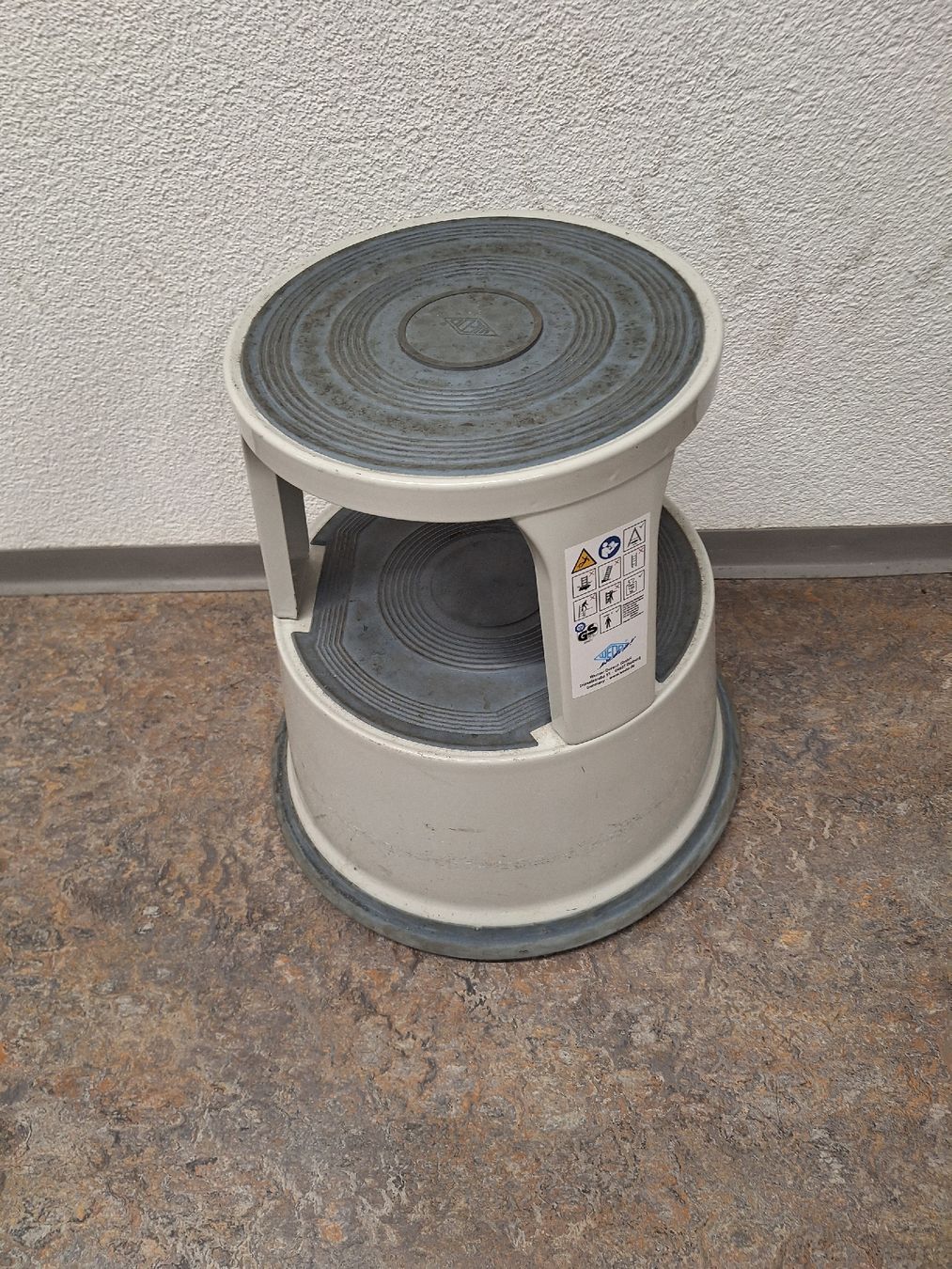 Hocker: Tritthocker/Elefantenfuss – Gebraucht aus Schmitten FR von spicherpierin 1