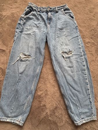 Jeans hellblau mit Risse Grösse S