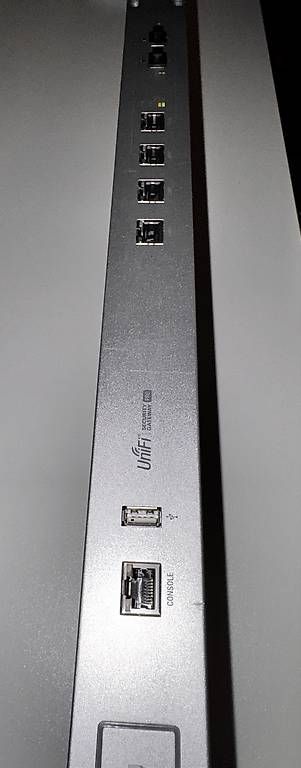Firewall: UniFi Security Gateway USG-PRO-4 – Usato da Zürich venduto da geminyone80 4