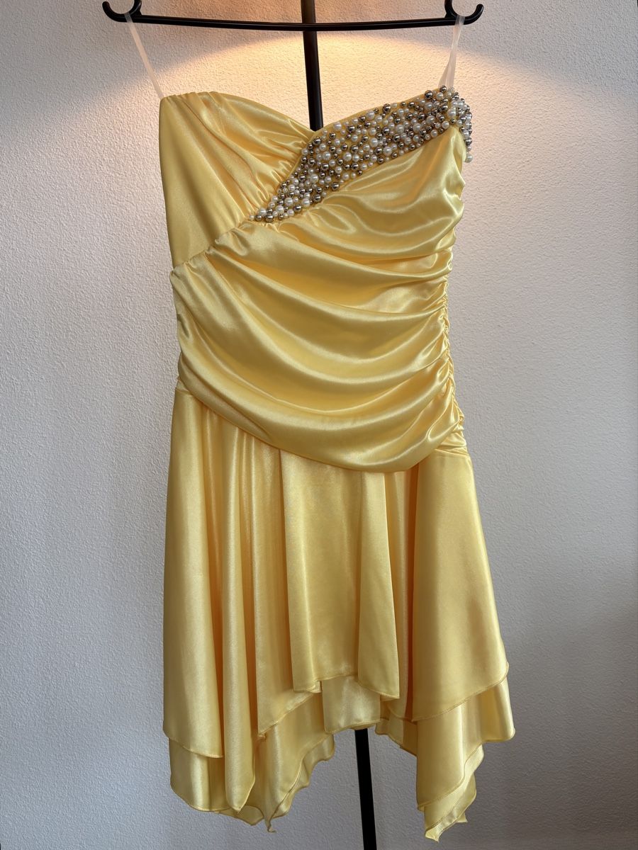 Vestiti: Gelbes Kleid – Nuovo (secondo la descrizione) da Spreitenbach venduto da dyyyl