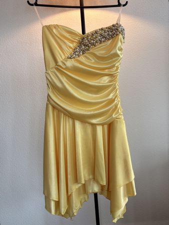 Gelbes Kleid