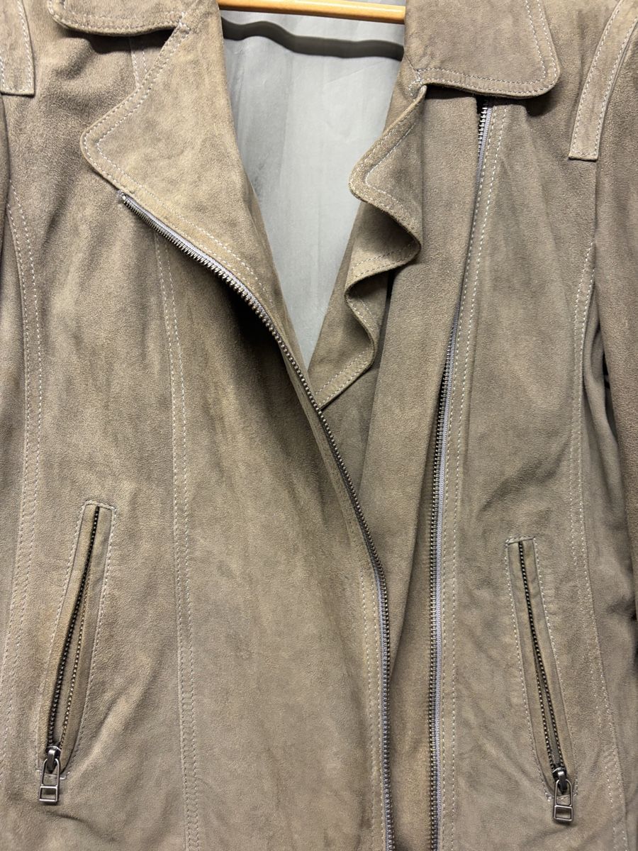 Globus Giacche: Globus Wildlederjacke, hellbraun, Grösse 40, super Zustand – Nuovo (secondo la descrizione) da Stettlen venduto da simone.apera 2