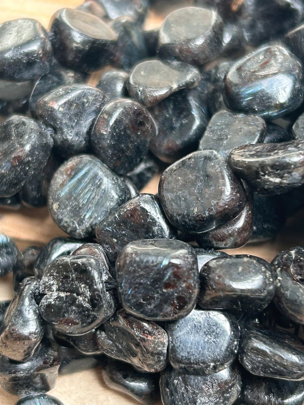 Pietre preziose: Strang echte Astrophyllite Nuggets / stone 8-10 mm – Nuovo e nell'imballaggio originale da Niederrohrdorf venduto da Ytobi 2