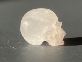 Super realistischer Totenkopf Schädel Rosenquarz
