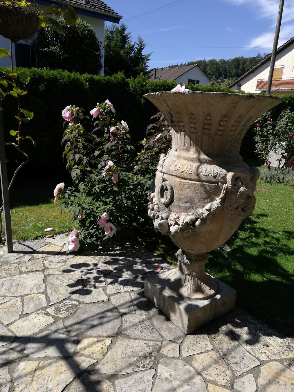 Vasi & Recipienti: Amphore riesig mit Sockel einmalig und schwer. 221cm. – Usato da Suhr venduto da sbblok