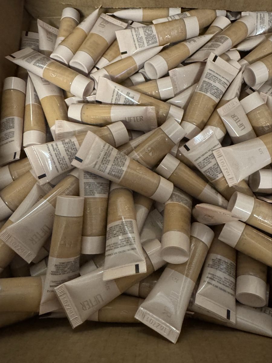Lettini & sedie per cosmetici: Foundation neu 130 stk.  – Nuovo (secondo la descrizione) da Schlieren venduto da Freundlich02 2