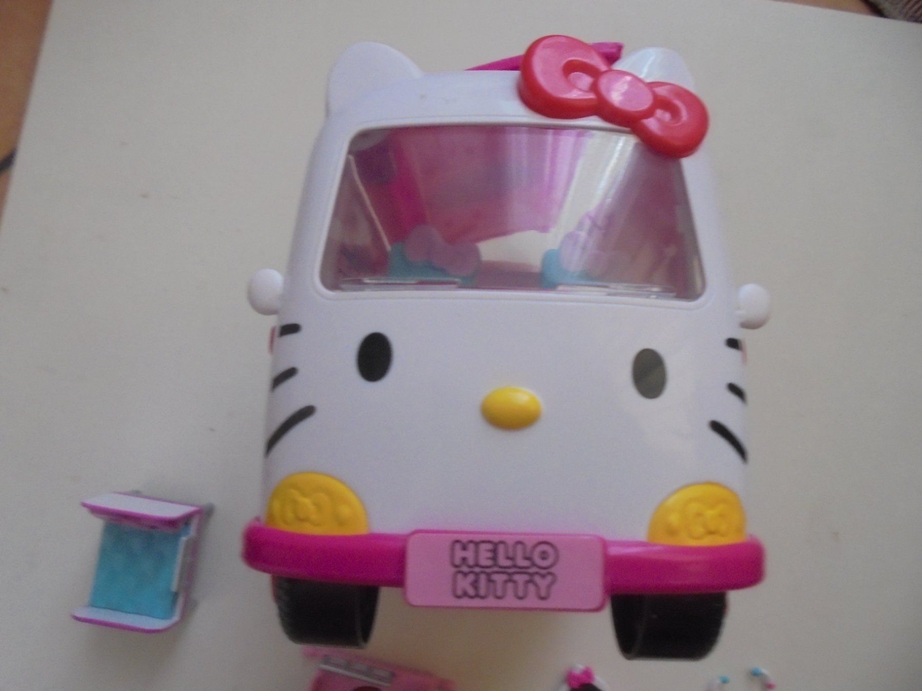 Hello Kitty Giocattoli: camping car / Wohnmobil " Hello Kitty " – Usato da Eclépens venduto da Consuelo 3