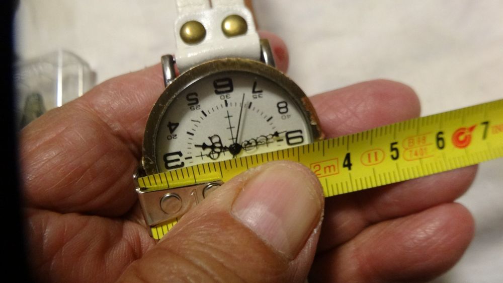 Montres: EEQ FÜR HONDE GRÖÖSE NEU UHRQUARTZ.LÄÜFT--35X50MM – D'occasion à zürich par ahmad01 5