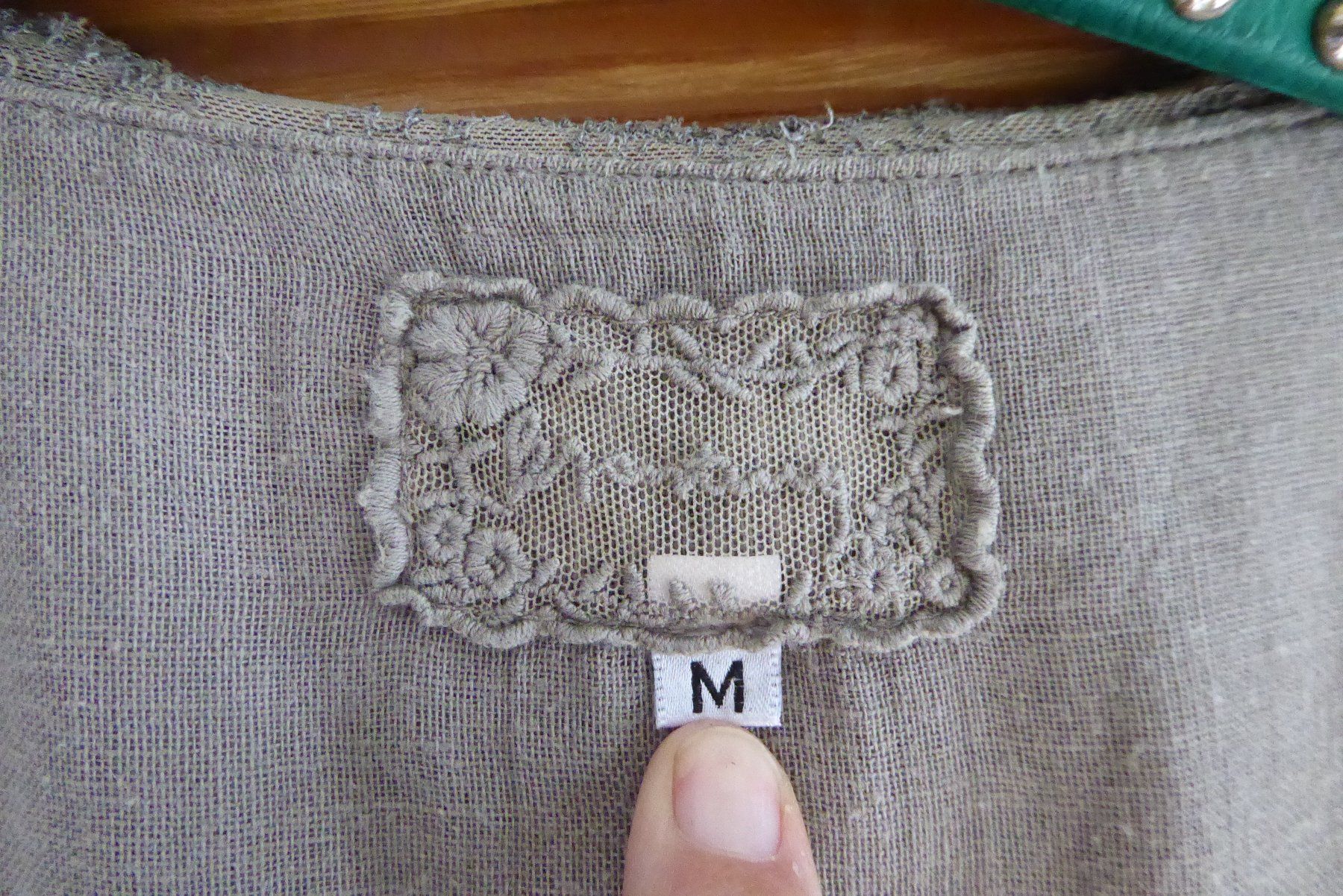 Kleider: Romantisches Kleid Gr M 3/4 Arm mit Spitzen 50% Leinen – Gebraucht aus Sargans von Benziner 2