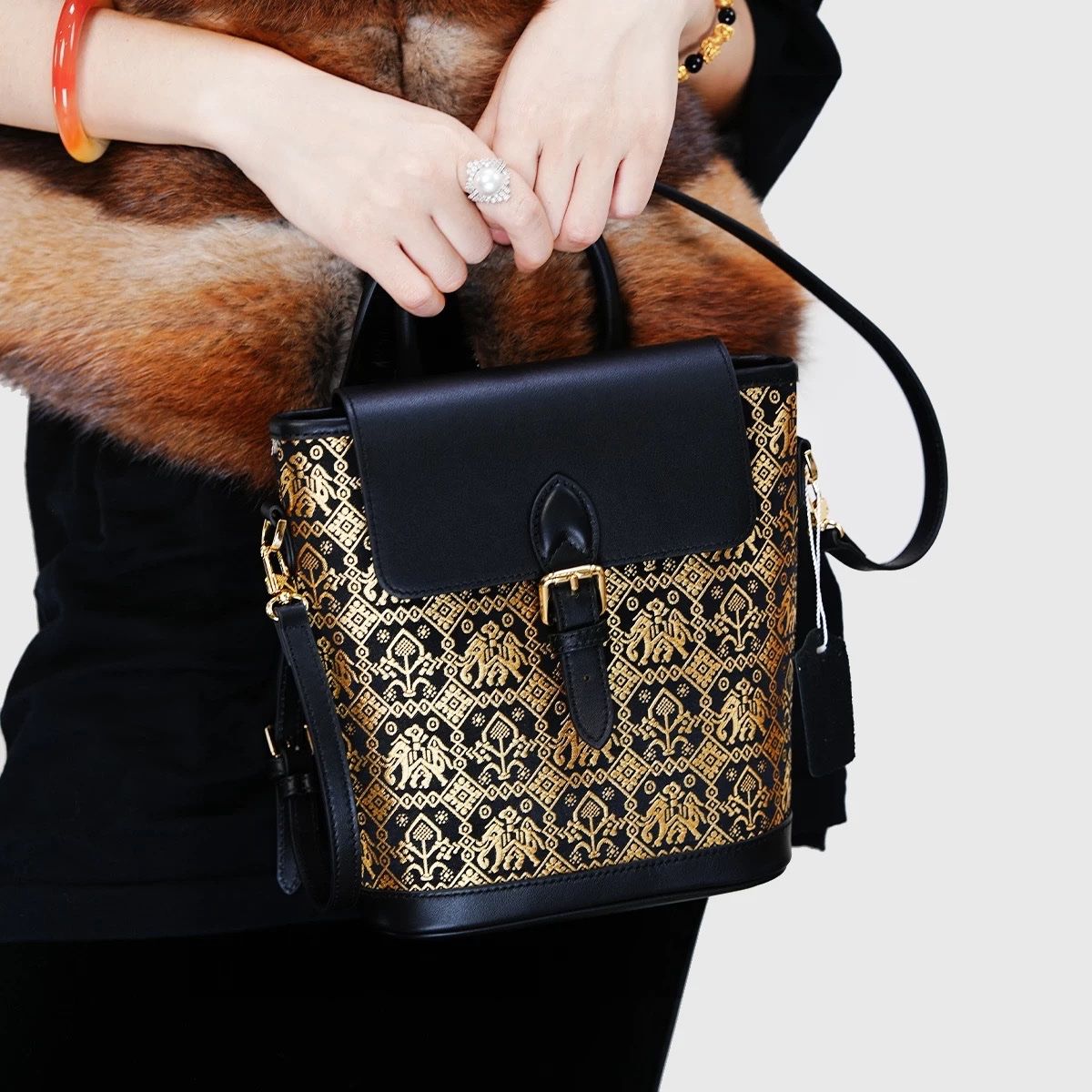 Borse da donna: Seide /Rindsleder tasche-Brand neu – Nuovo e nell'imballaggio originale da Sarnen venduto da catnini 1