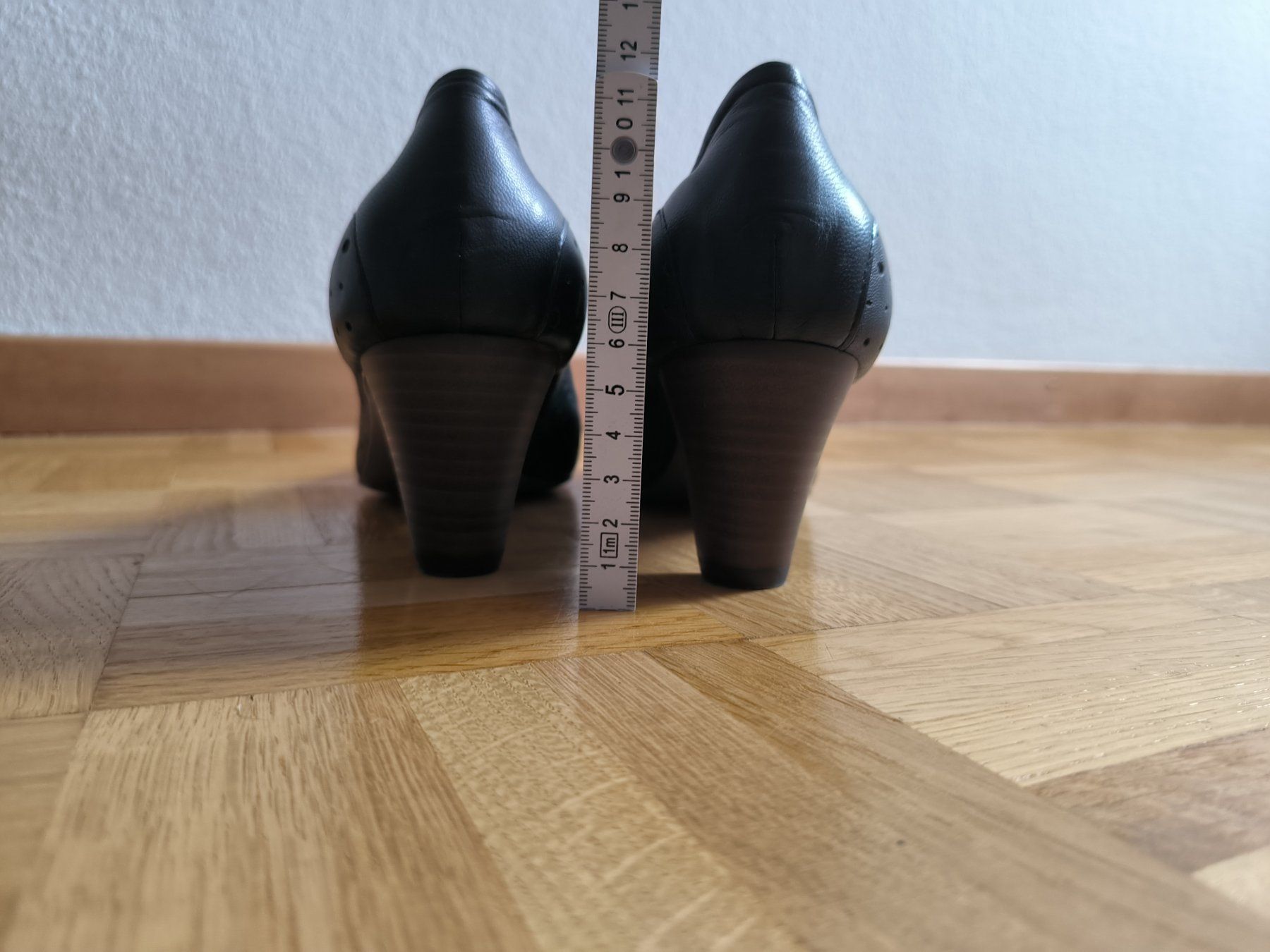 Damenschuhe: IXOS Echtleder-Pumps Schwarz - 39 - Elegantes Lochmuster – Neu (gemäss Beschreibung) aus Thalwil von VitaMini 4