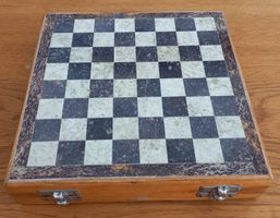 ÄLTERES *SCHACH* IN HOLZBOX/VOLLST.FIGUREN - SET/20X20X4.5CM
