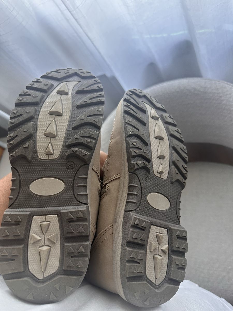 Scarpe da donna: Winterstiefel hellbeige neu Grösse 39 – Nuovo (secondo la descrizione) da Zürich venduto da Chez_Dali 2
