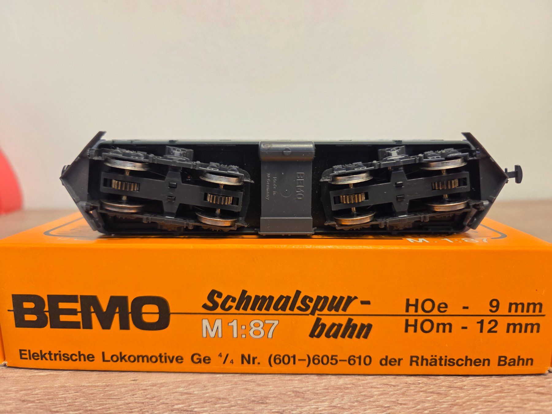 Bemo Modellini di ferrovie: Bemo 1250/8 E-Lok Madrisa RhB H0m – Usato da St-Aubin-Sauges venduto da Lo_Go 5