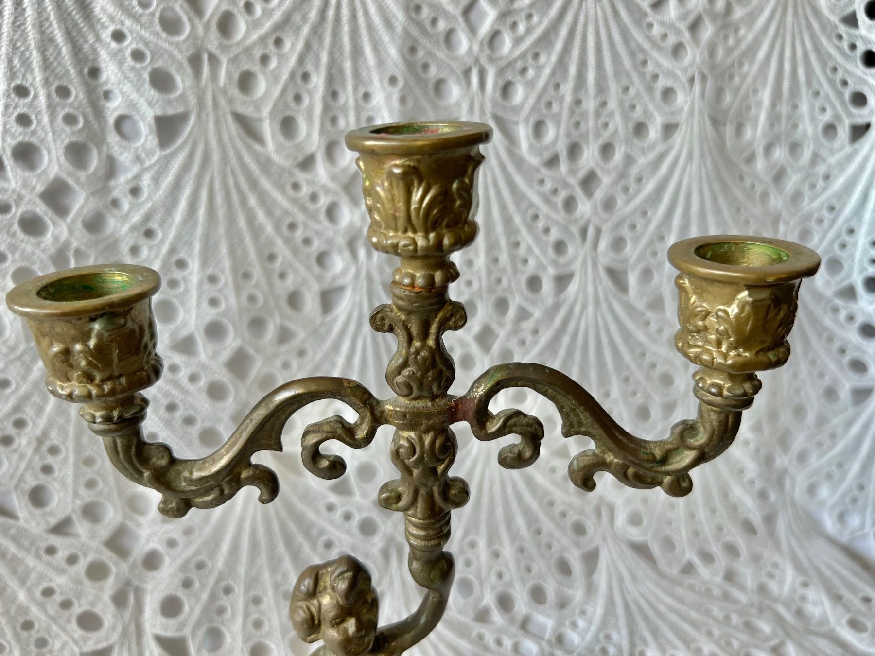 Bougeoirs: Antiker Messing Kerzenständer Mit Putto 1100 Gr – D'occasion à Frenkendorf par Only1 4