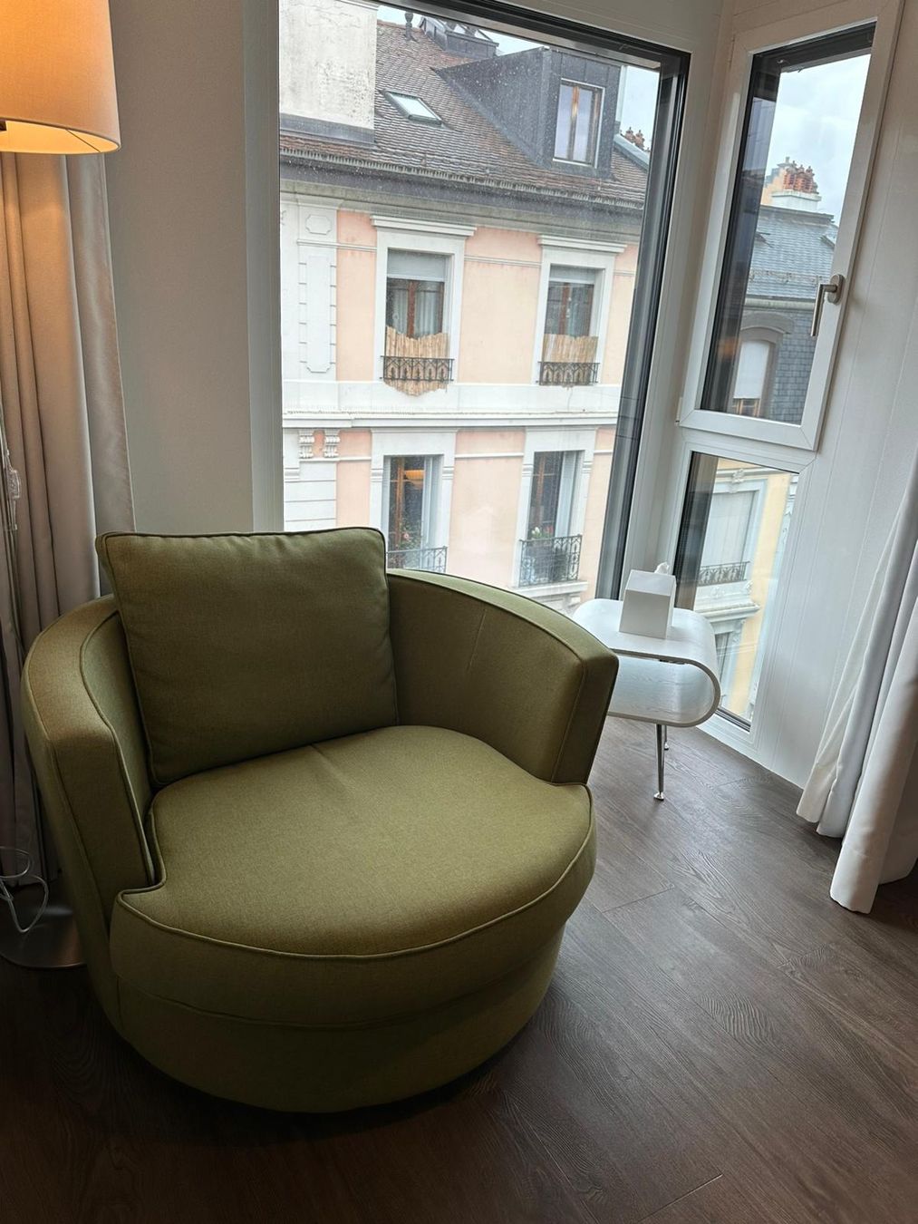 Divani: Sofa vert designer – Usato da Nyon venduto da BenonKose 1