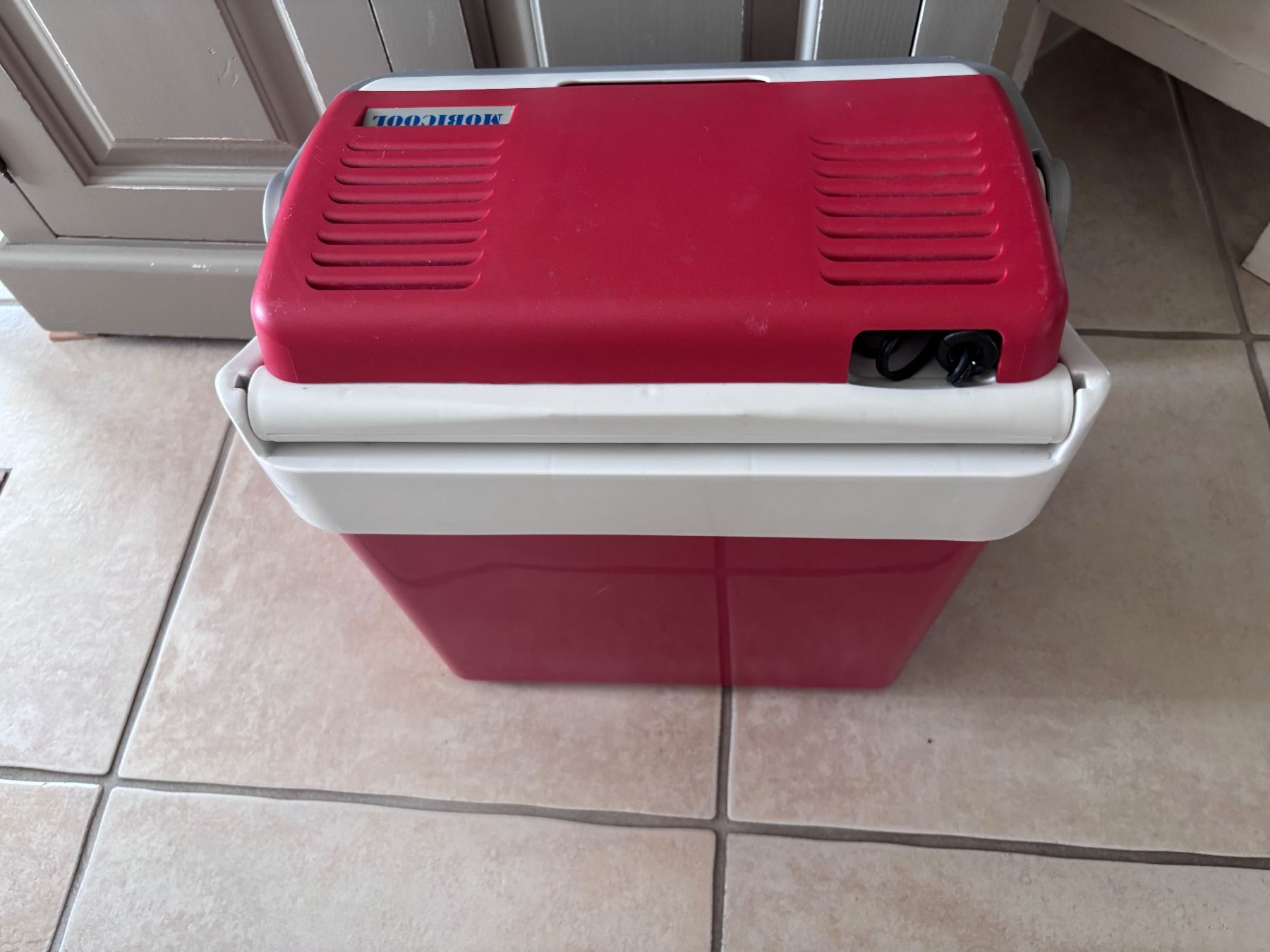 Mobicool Réfrigérateurs et refroidissement: Kühlbox Mobicool mit Adapter für Auto – D'occasion à Balsthal par Uroby 2