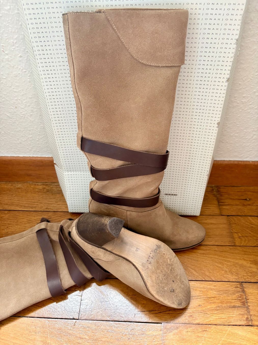 Jonak Scarpe da donna: Bottes Jonak daim beige T38 – Usato da St-Ursanne venduto da milezarde 1