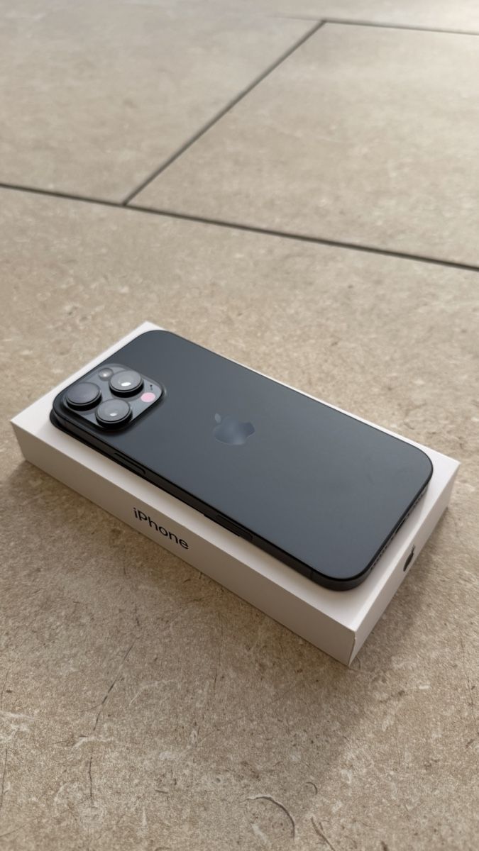 Apple Telefoni cellulari / Smartphones: Iphone 16 Pro Max 512 GB Anthrazit – Usato da Hilfikon venduto da cmxfr