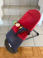 Babywippe rot/grau mit Spielzeug
