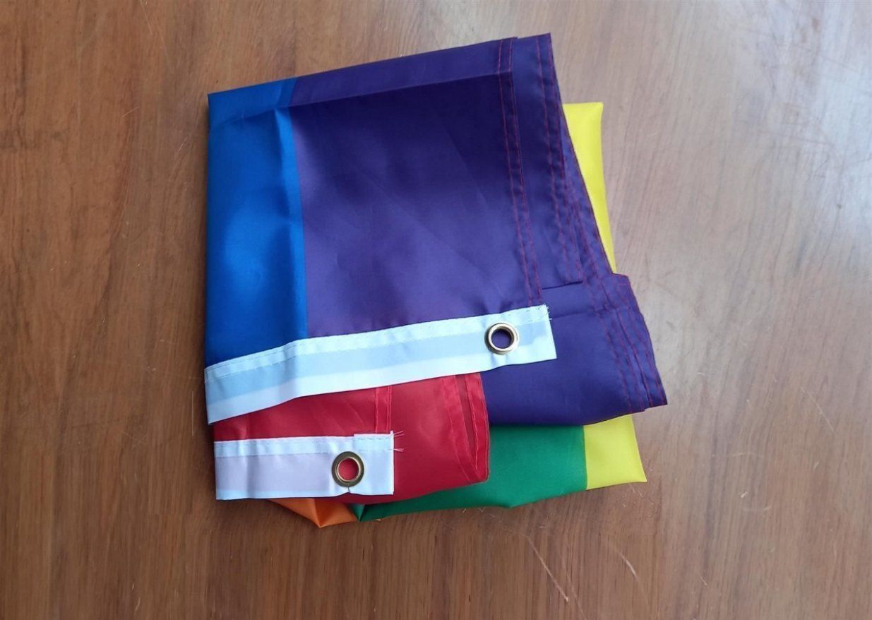 Bandiere: 3x Flagge LGBT 150cm - Grand Drapeau – Nuovo e nell'imballaggio originale da Lausanne venduto da novastoris 1