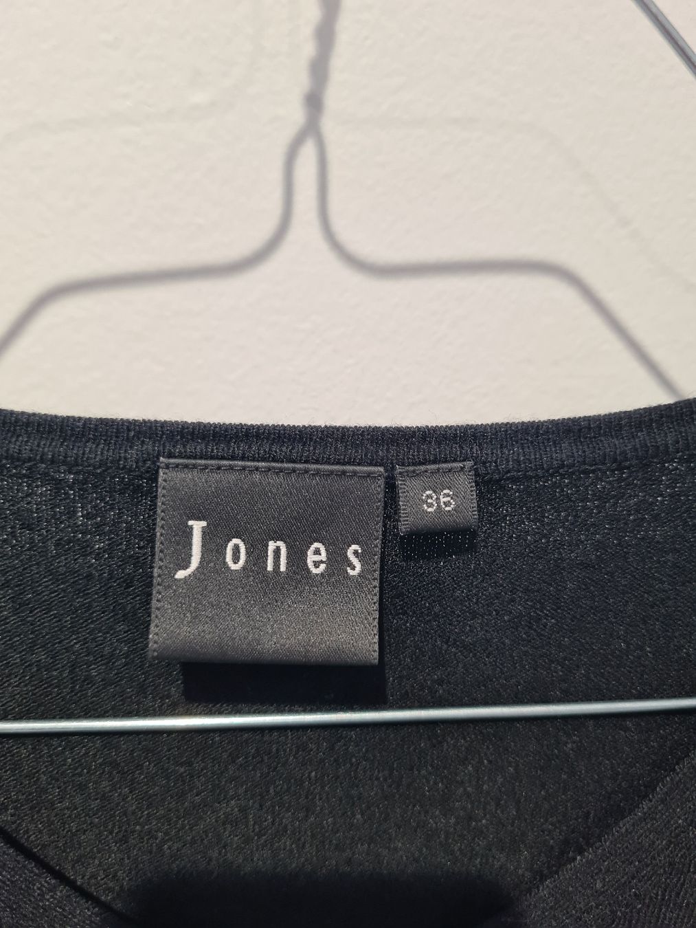 Maglioni & Felpe: Damen Pullover Jones schwarz Grösse 36 V-Ausschnitt – Usato da Adligenswil venduto da FriedasWelt 1