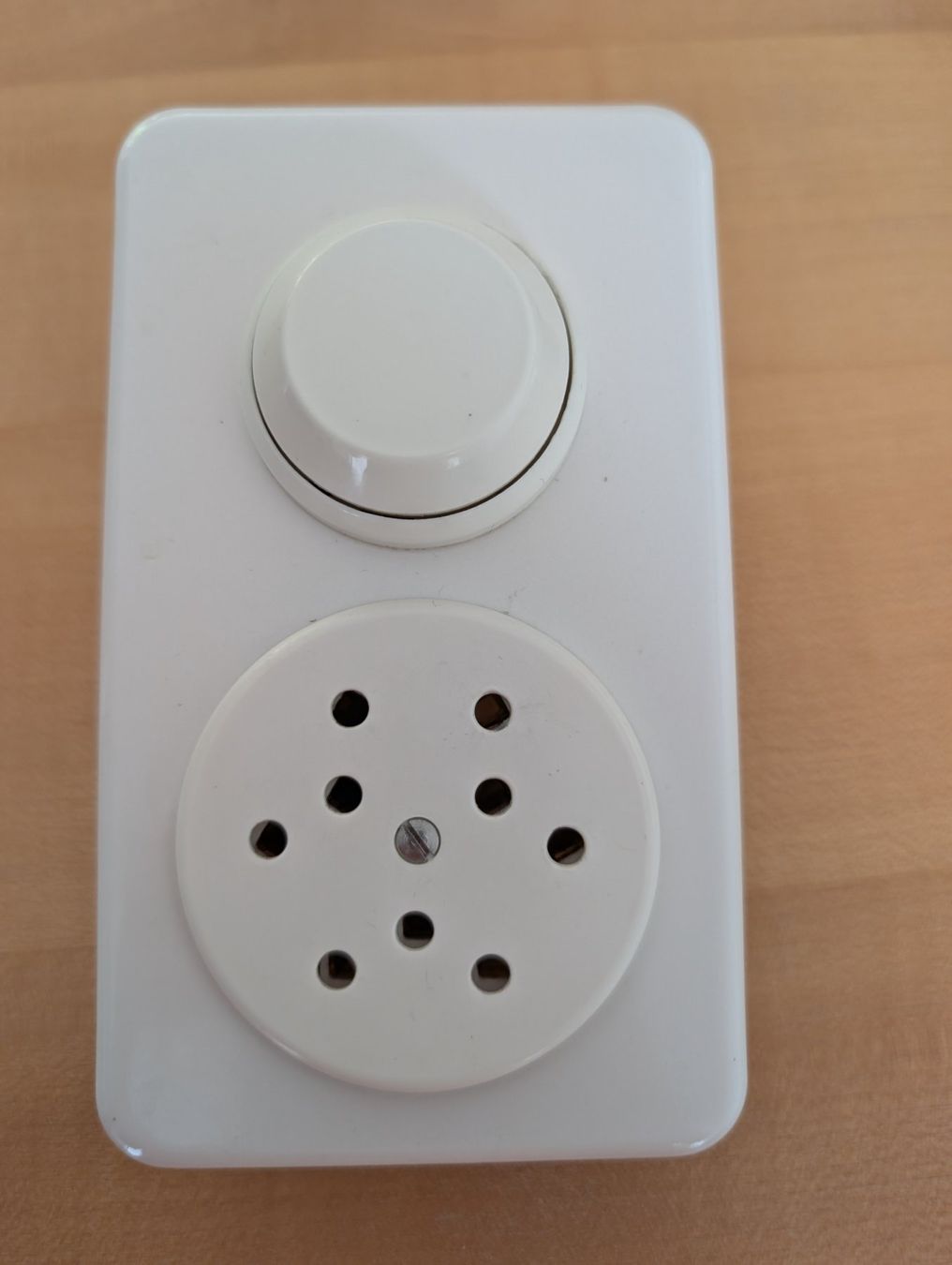 Schalter: Drehdimmer / Steckdose 3-fach – Gebraucht aus Wermatswil von Urs8615