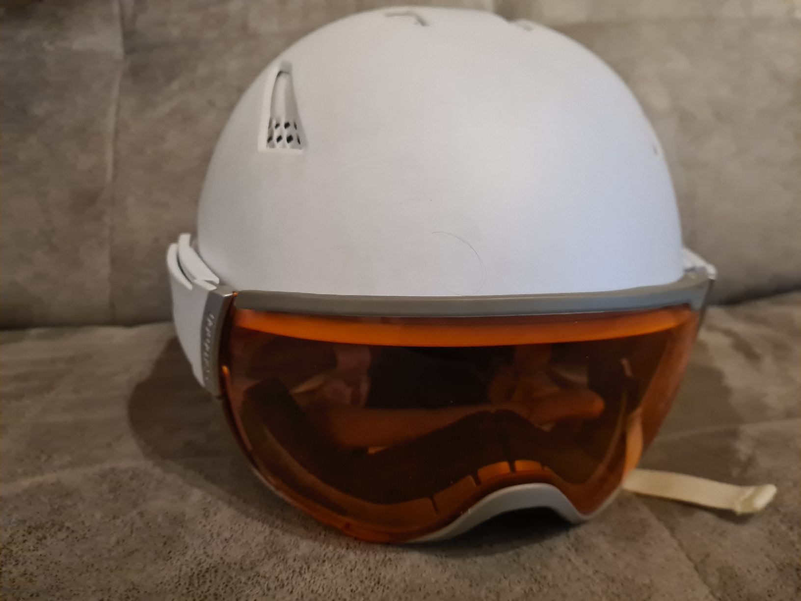 Salomon Caschi: Salomon Mirage Skihelm mit Visier. – Usato da Wädenswil venduto da wipfli92