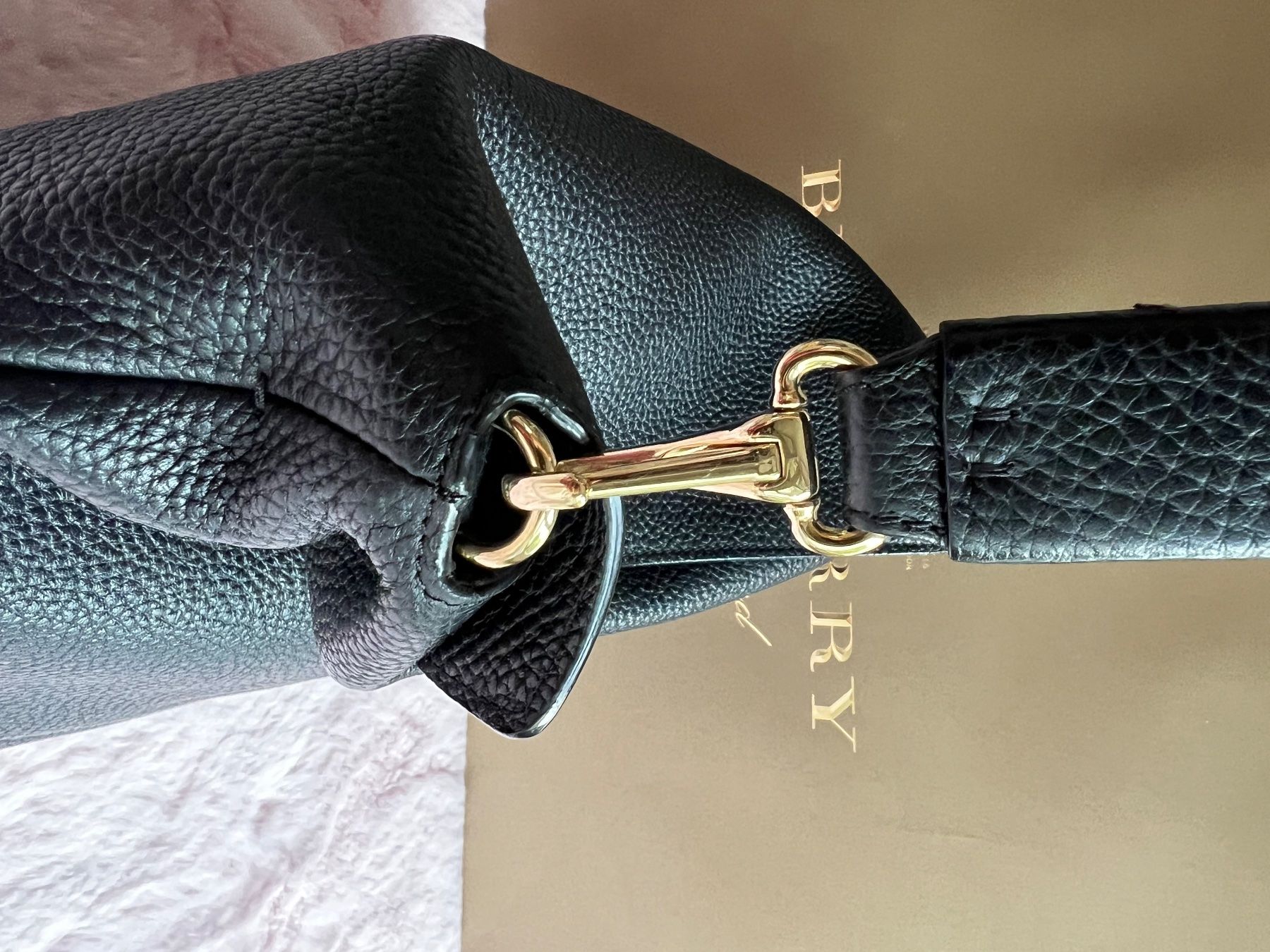 Burberry Taschen für Damen: Burberry Hobo Umhängetasche – Gebraucht aus Zürich von ClosetKTT 8