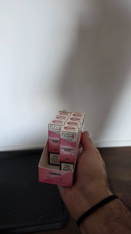 Altri Prodotti per fumatori: ELFLIQ 10mg strawberry snow – Usato da Neuhausen am Rheinfall venduto da E.M 1