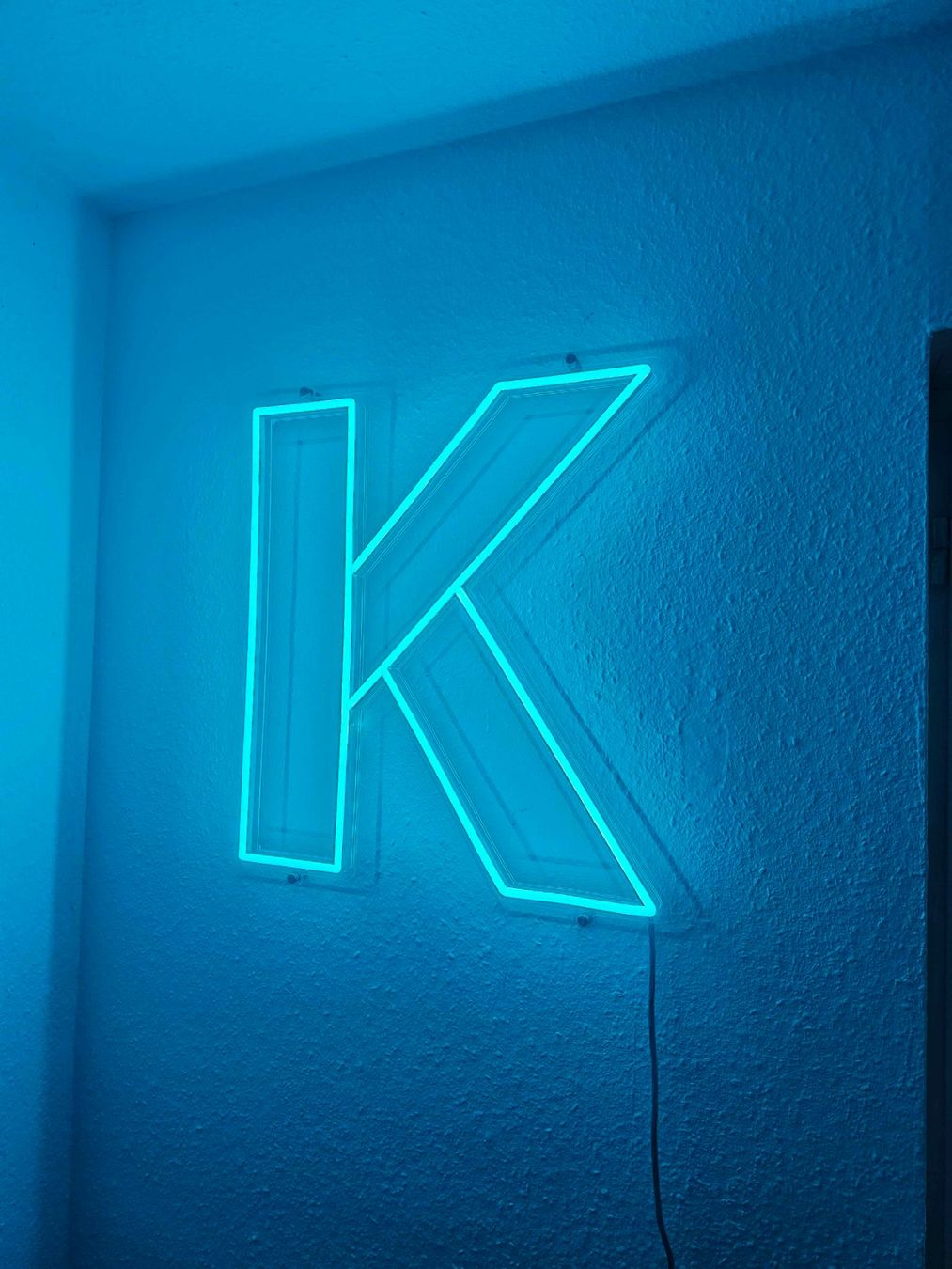 Lampade: Neon-LED-Schild "K" – Custom Made & OVP – Nuovo e nell'imballaggio originale da Kriens venduto da Aamari 2