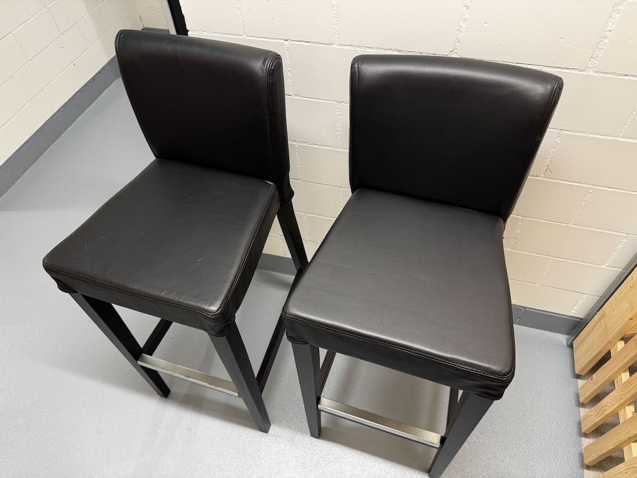 Ikea Seggioloni: Ikea Barhocker (2 Stück) – Usato da Nänikon venduto da Goofyjump 1