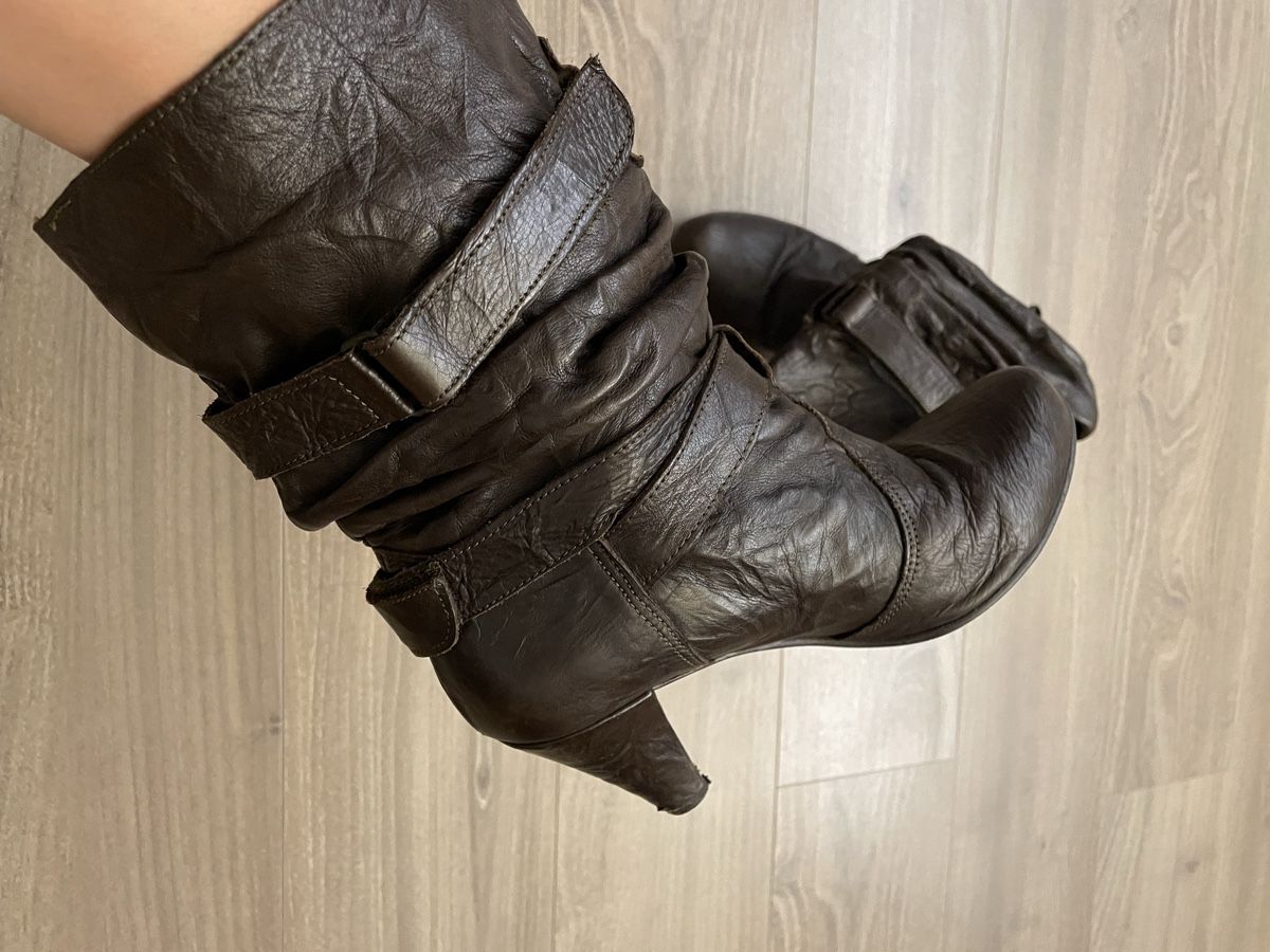 Scarpe da donna: Bottines brun foncé, taille 34 – Usato da Sierre venduto da Ruyfigas 2