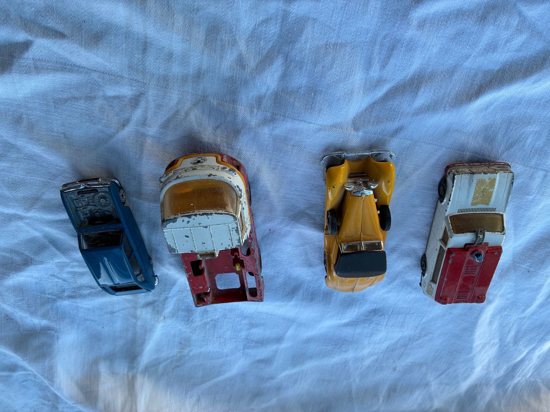 Kit di modellismo & Modellini statici: Lot de 4 voitures défectueux – Usato da Les Bayards venduto da Mutz51 4