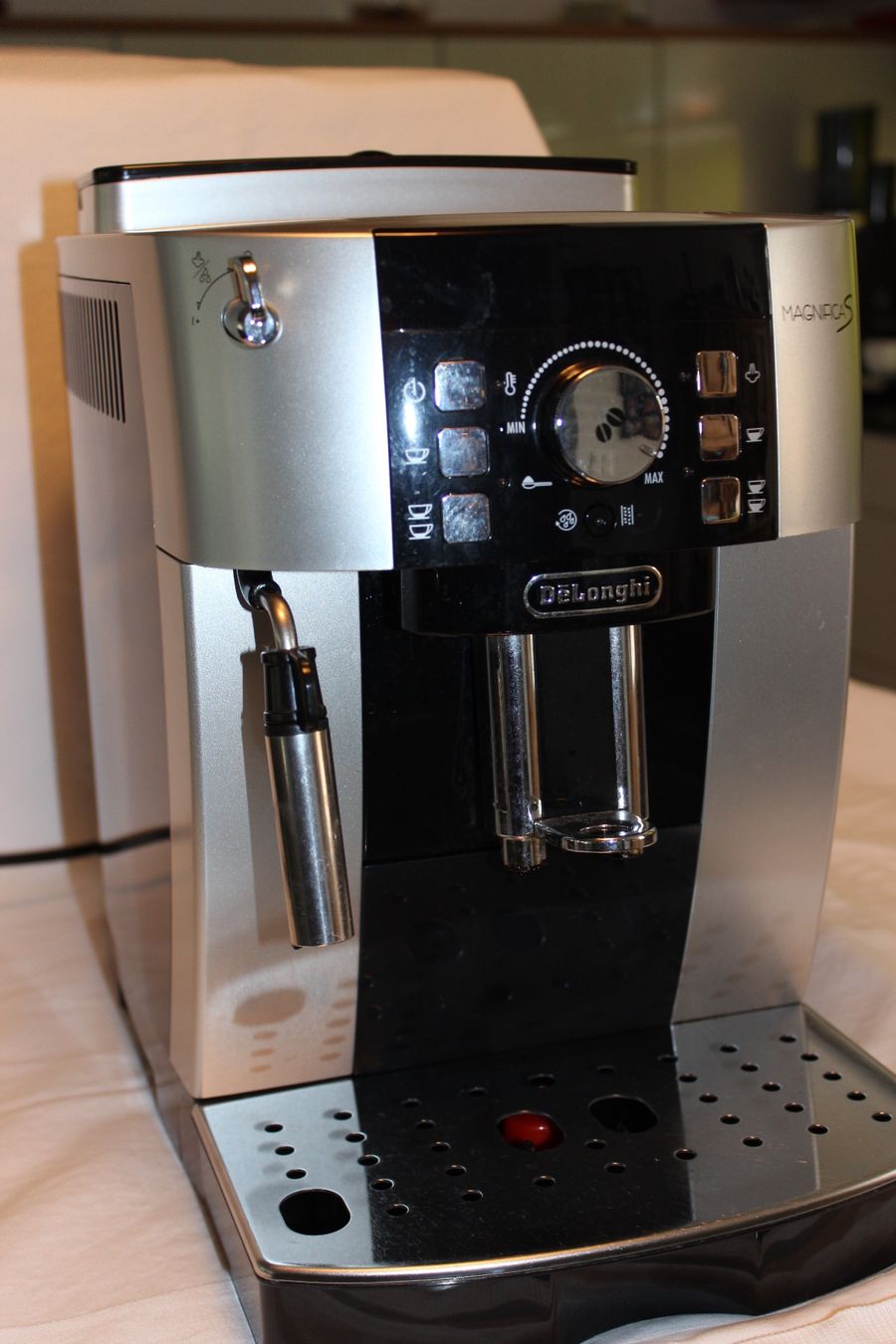 De'Longhi Macchine per caffè & Macchine per espresso: De Longhi Magnifica S  Kaffeemaschine – Usato da Werthenstein venduto da rori02 1