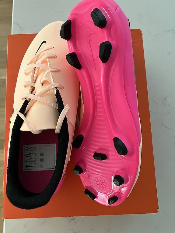 Herrenschuhe: Neu: Nike JR Phantom GX, Gr. 38 – Gebraucht aus Allschwil von ait_n87b