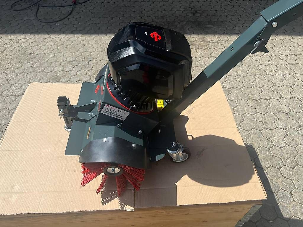 Tutte le macchine: Cramer Kehrmaschine Nimbus – Nuovo e nell'imballaggio originale da Gümmenen venduto da HTTechnik 1