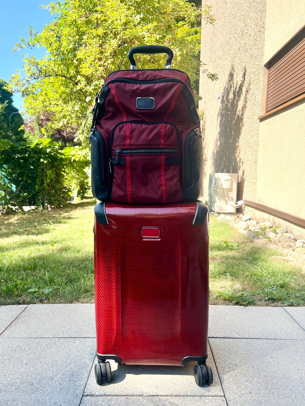 Tumi Valigie: TUMI Rollkoffer + TUMI Rucksack – Rot – Usato da Zürich venduto da lcohen1953