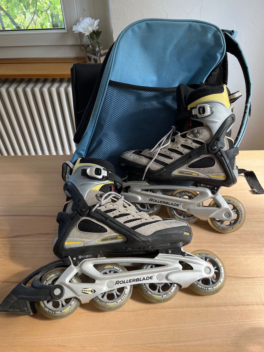 Inline-Skating & Rollschuhe: Rollerblades, Grösse 36.5, Shock Eraser, mit Tasche – Gebraucht aus Horgen von Flacito
