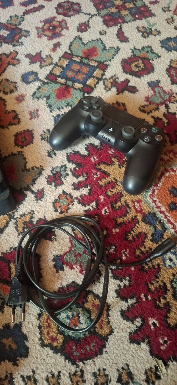 Sony Console: PS4 Konsole mit Spiel – Usato da Kirchlindach venduto da Zbinden_Velo_Moto 3