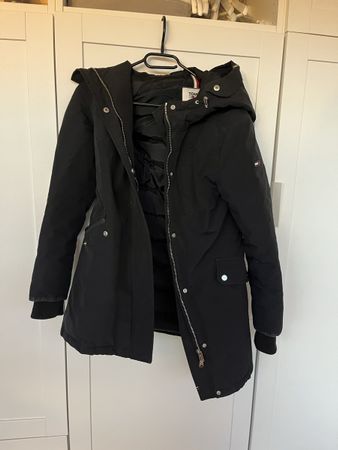 Schwarze Tommy Hilfiger Winterjacke Grösse XS