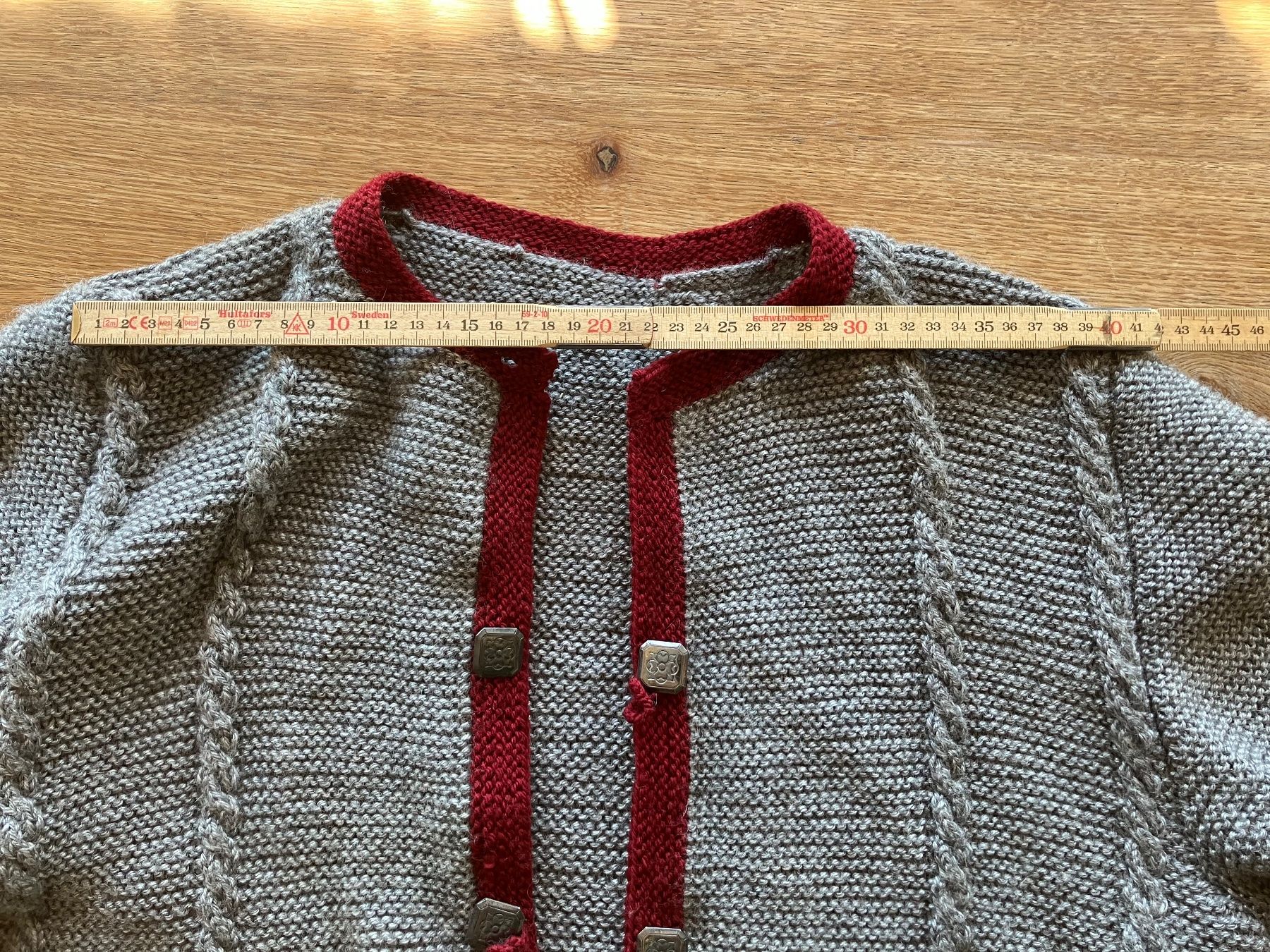 Pullover & Sweatshirts: Toggenburger Strickjacke mit Silberknöpfe – Gebraucht aus Waldstatt von breitaxt 2