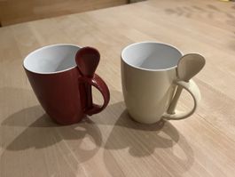 2 Tassen mit Löffel
